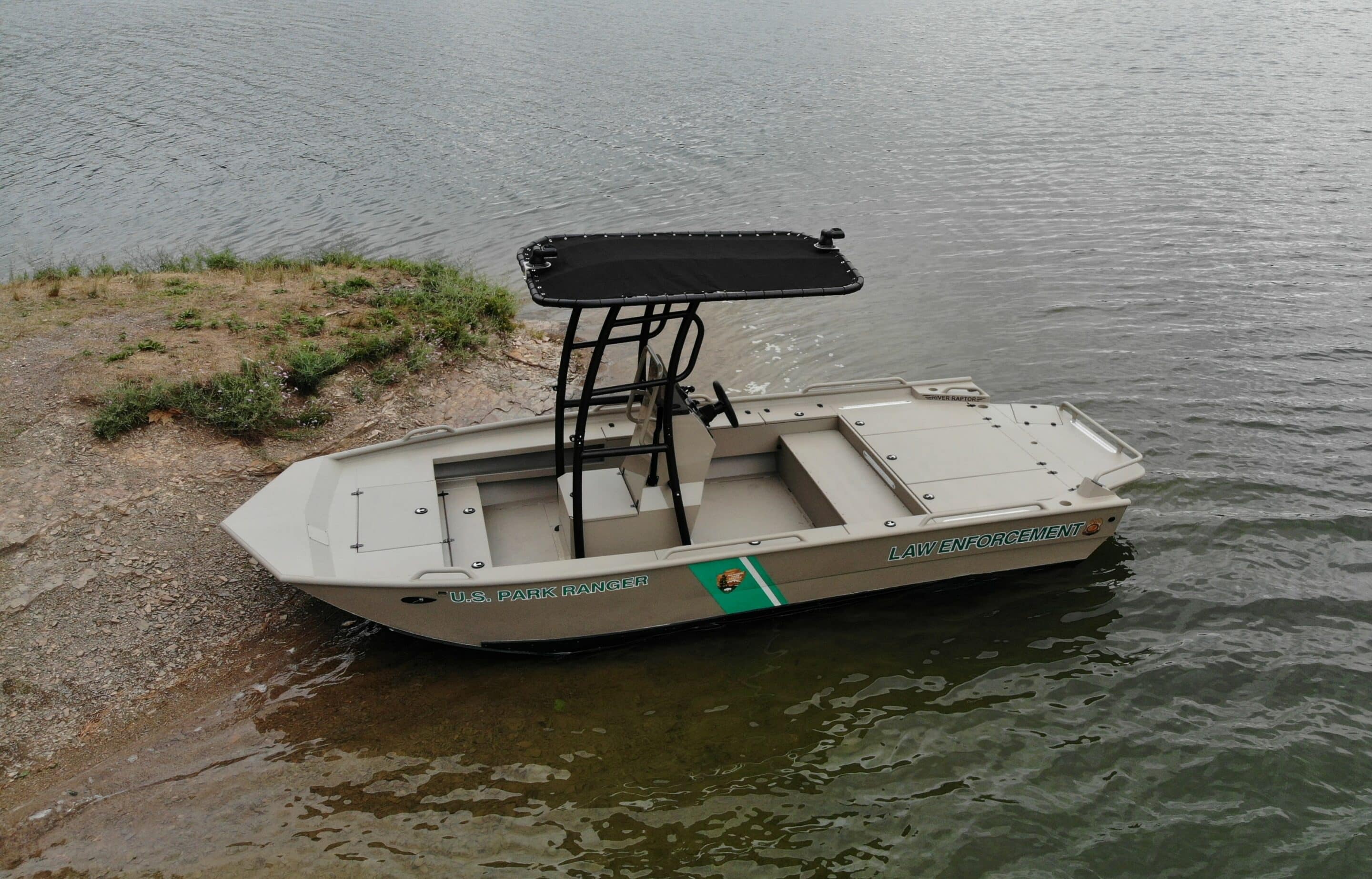 riverraptorjetboats.com